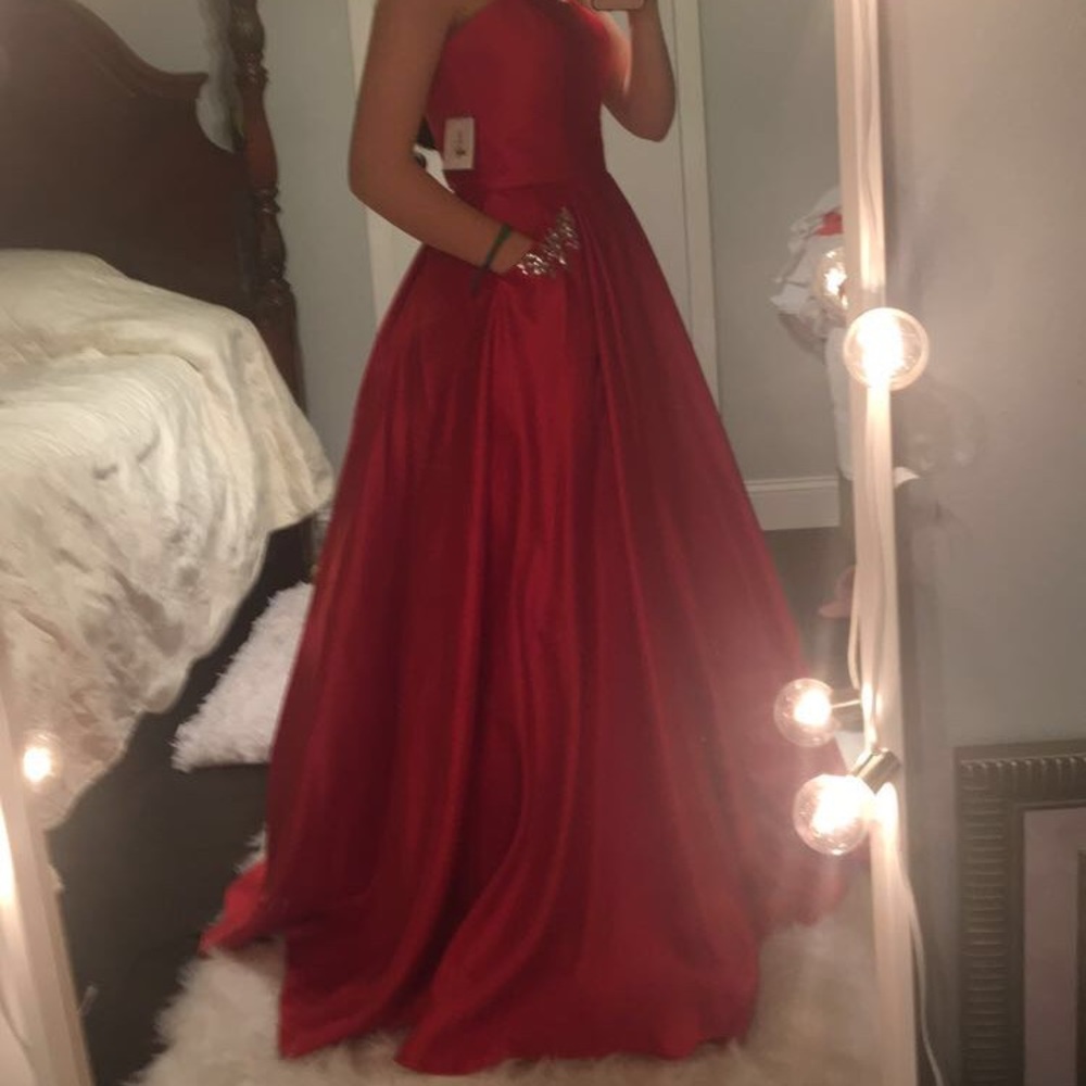 Red Prom dress